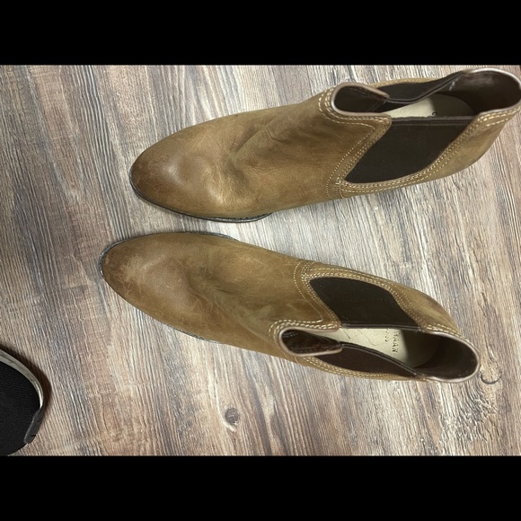 Cole hann ankle booties worn  maybe twice size 81/2 but fits more like 7 1/2 - Picture 4 of 5